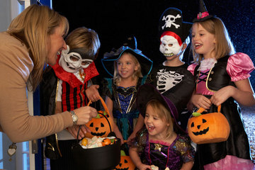 TRICK OR TREAT AND FREE COTTON CANDY